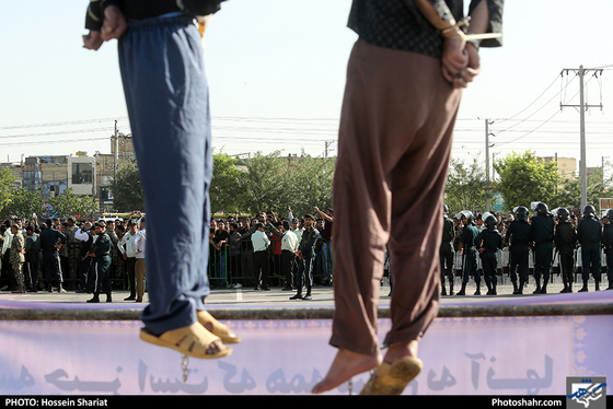 اجرای حکم قصاص نفس دو قاتل کودک آزار در مشهد / عکس: حسین شریعت / شهرآرا