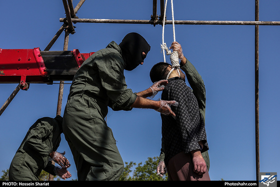 اجرای حکم قصاص نفس دو قاتل کودک آزار در مشهد / عکس: حسین شریعت / شهرآرا