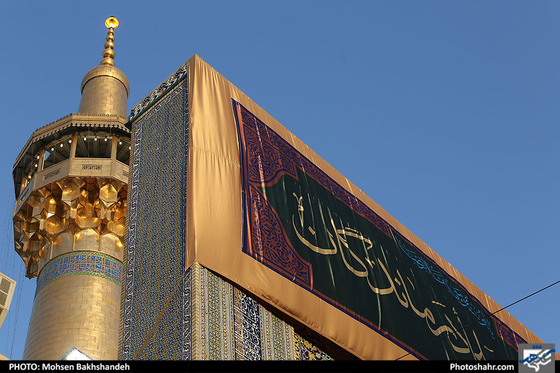 مراسم تعویض پرچم گنبد و پوشش ضریح حرم مطهر رضوی / عکس: محسن بخشنده / شهرآرا