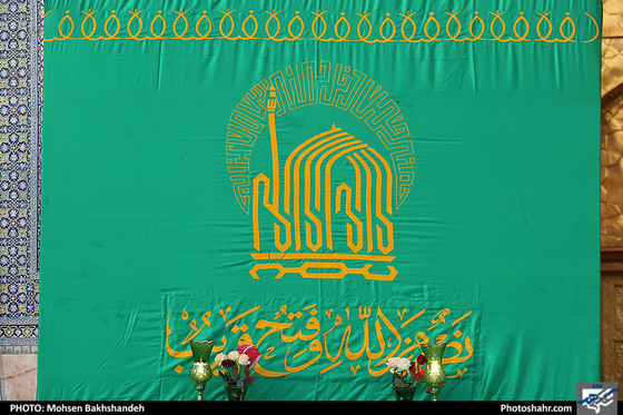 مراسم تعویض پرچم گنبد و پوشش ضریح حرم مطهر رضوی / عکس: محسن بخشنده / شهرآرا