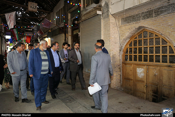 بازدید جمعی از مدیران رسانه های کشور از بافت اطراف حرم / عکس: حسین شریعت / شهرآرا