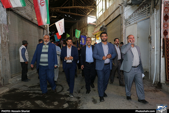 بازدید جمعی از مدیران رسانه های کشور از بافت اطراف حرم / عکس: حسین شریعت / شهرآرا