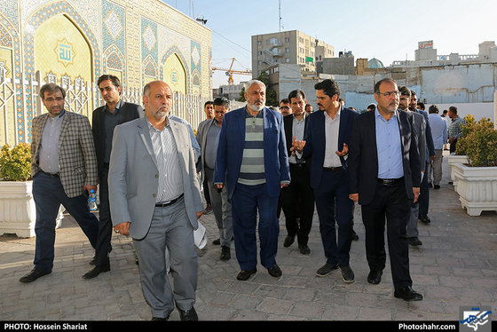 بازدید جمعی از مدیران رسانه های کشور از بافت اطراف حرم / عکس: حسین شریعت / شهرآرا