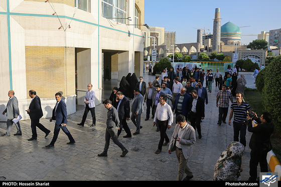 بازدید جمعی از مدیران رسانه های کشور از بافت اطراف حرم / عکس: حسین شریعت / شهرآرا