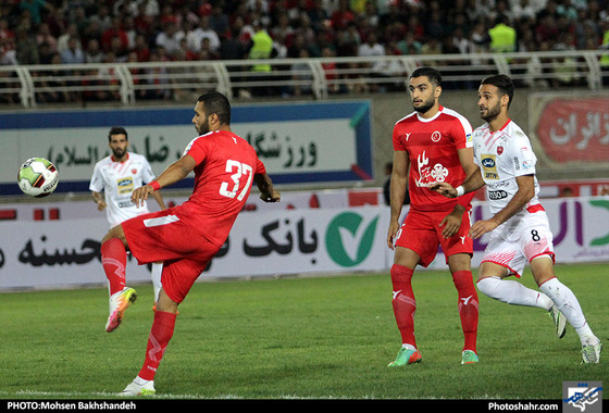 لیگ برتر فوتبال/مسابقه پدیده مشهد و پرسپولیس تهران 2 / عکس: محسن بخشنده / شهرآرا 