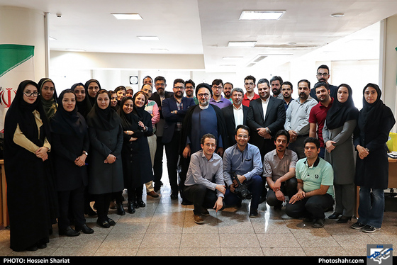 حضور حجت الاسلام محمدعلی ابطحی در روزنامه شهرآرا / عکس: حسین شریعت / شهرآرا