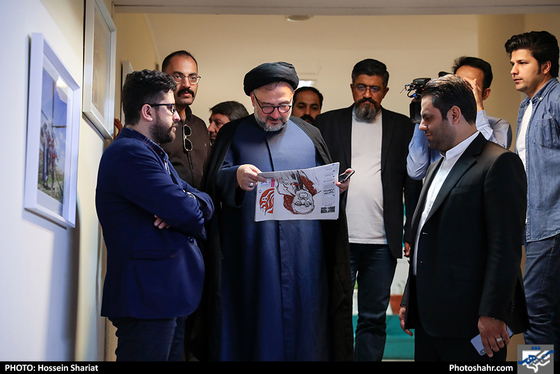 حضور حجت الاسلام محمدعلی ابطحی در روزنامه شهرآرا / عکس: حسین شریعت / شهرآرا