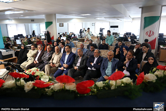 بازدید اعضای شورای شهر مشهد از روزنامه شهرآرا به مناسبت روز خبرنگار / عکس: حسین شریعت / شهرآرا