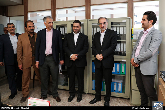 بازدید شهردار مشهد از روزنامه شهرآرا به مناسبت روز خبرنگار / عکس: حسین شریعت / شهرآرا
