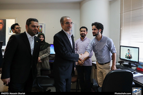 بازدید شهردار مشهد از روزنامه شهرآرا به مناسبت روز خبرنگار / عکس: حسین شریعت / شهرآرا