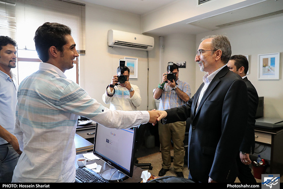 بازدید شهردار مشهد از روزنامه شهرآرا به مناسبت روز خبرنگار / عکس: حسین شریعت / شهرآرا