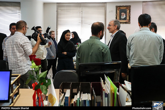 بازدید شهردار مشهد از روزنامه شهرآرا به مناسبت روز خبرنگار / عکس: حسین شریعت / شهرآرا