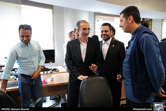 بازدید شهردار مشهد از روزنامه شهرآرا به مناسبت روز خبرنگار / عکس: حسین شریعت / شهرآرا