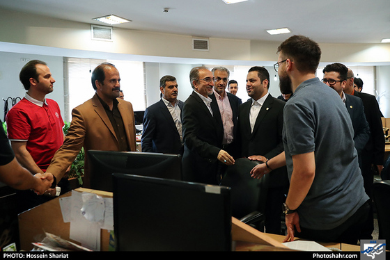 بازدید شهردار مشهد از روزنامه شهرآرا به مناسبت روز خبرنگار / عکس: حسین شریعت / شهرآرا