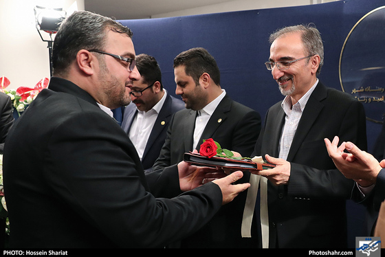 بازدید شهردار مشهد از روزنامه شهرآرا به مناسبت روز خبرنگار / عکس: حسین شریعت / شهرآرا