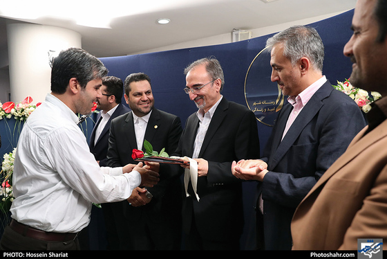 بازدید شهردار مشهد از روزنامه شهرآرا به مناسبت روز خبرنگار / عکس: حسین شریعت / شهرآرا