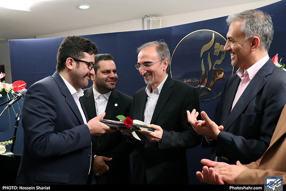 بازدید شهردار مشهد از روزنامه شهرآرا به مناسبت روز خبرنگار / عکس: حسین شریعت / شهرآرا