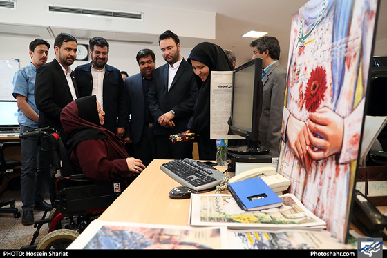بازدید جمعی از مسئولان از روزنامه شهرآرا در روز خبرنگار - 2 / عکس: حسین شریعت / شهرآرا 
