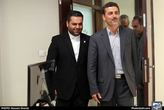 بازدید جمعی از مسئولان از روزنامه شهرآرا در روز خبرنگار - 2 / عکس: حسین شریعت / شهرآرا 