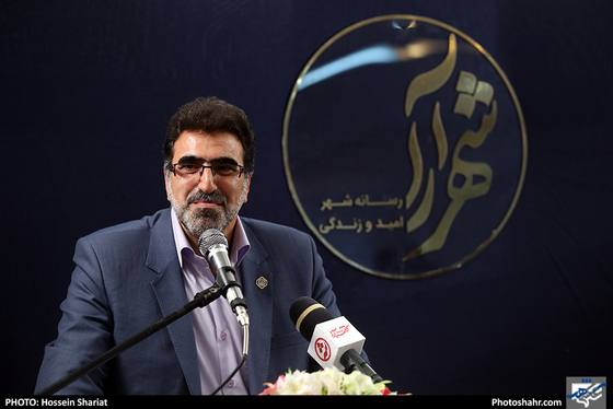 بازدید جمعی از مسئولان از روزنامه شهرآرا در روز خبرنگار - 2 / عکس: حسین شریعت / شهرآرا 