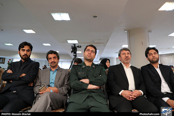 بازدید جمعی از مسئولان از روزنامه شهرآرا در روز خبرنگار - 2 / عکس: حسین شریعت / شهرآرا 