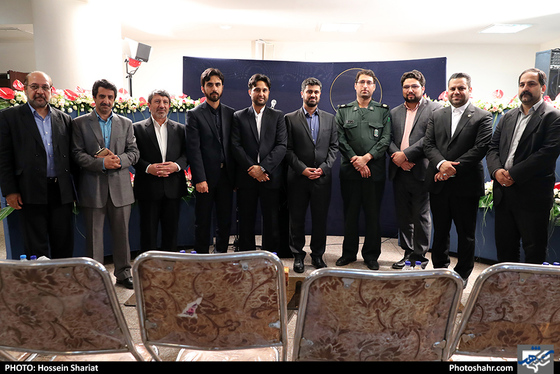 بازدید جمعی از مسئولان از روزنامه شهرآرا در روز خبرنگار - 2 / عکس: حسین شریعت / شهرآرا 