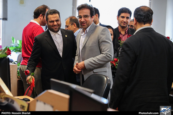 بازدید جمعی از مسئولان از روزنامه شهرآرا در روز خبرنگار - 2 / عکس: حسین شریعت / شهرآرا 