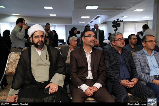 بازدید جمعی از مسئولان از روزنامه شهرآرا در روز خبرنگار - 2 / عکس: حسین شریعت / شهرآرا 