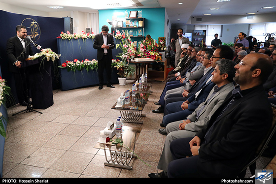 بازدید جمعی از مسئولان از روزنامه شهرآرا در روز خبرنگار - 2 / عکس: حسین شریعت / شهرآرا 