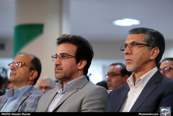 بازدید جمعی از مسئولان از روزنامه شهرآرا در روز خبرنگار - 2 / عکس: حسین شریعت / شهرآرا 