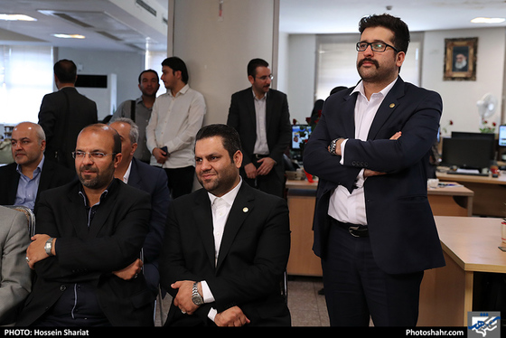 بازدید جمعی از مسئولان از روزنامه شهرآرا در روز خبرنگار - 2 / عکس: حسین شریعت / شهرآرا 