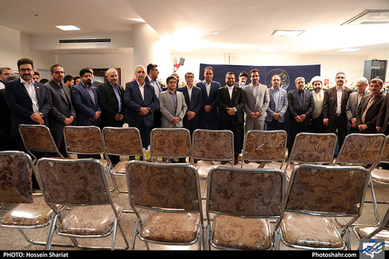 بازدید جمعی از مسئولان از روزنامه شهرآرا در روز خبرنگار - 2 / عکس: حسین شریعت / شهرآرا 