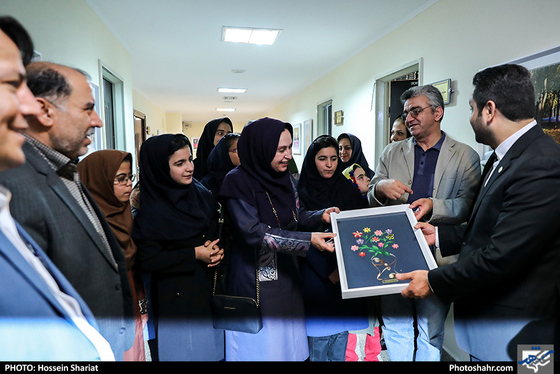 بازدید جمعی از مسئولان از روزنامه شهرآرا در روز خبرنگار - 3/ عکس:  حسین شریعت / شهرآرا