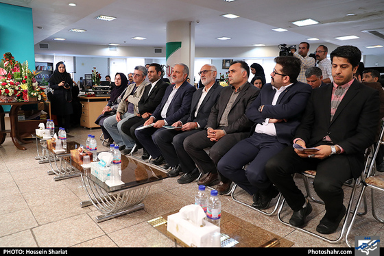 بازدید جمعی از مسئولان از روزنامه شهرآرا در روز خبرنگار - 3/ عکس:  حسین شریعت / شهرآرا