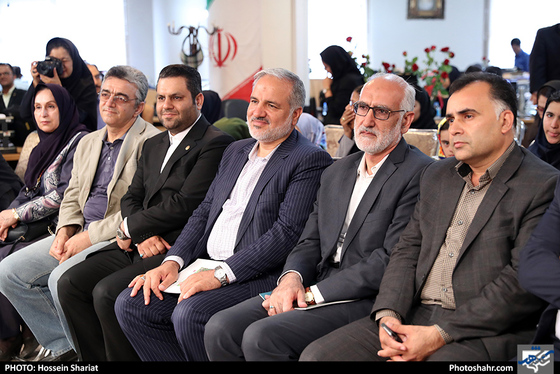 بازدید جمعی از مسئولان از روزنامه شهرآرا در روز خبرنگار - 3/ عکس:  حسین شریعت / شهرآرا