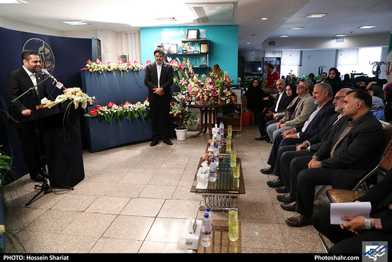 بازدید جمعی از مسئولان از روزنامه شهرآرا در روز خبرنگار - 3/ عکس:  حسین شریعت / شهرآرا