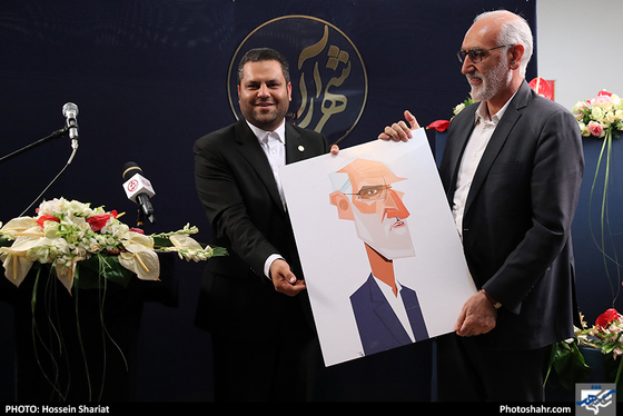 بازدید جمعی از مسئولان از روزنامه شهرآرا در روز خبرنگار - 3/ عکس:  حسین شریعت / شهرآرا