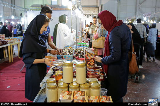 نمایشگاه فروش پاییزه و عرضه کالای تنظیم بازار