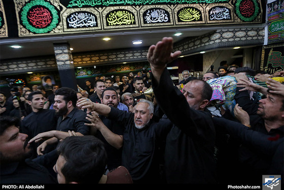 عزاداری شب هفتم محرم در هیات مهاجران افغانستانی مقیم مشهد / عکس: علی عبدالهی / شهرآرا