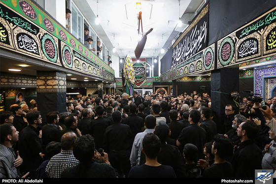 عزاداری شب هفتم محرم در هیات مهاجران افغانستانی مقیم مشهد / عکس: علی عبدالهی / شهرآرا
