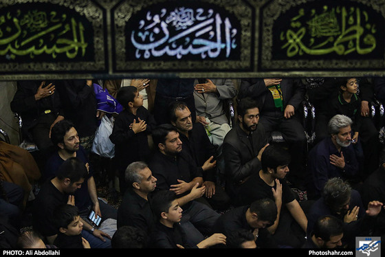 عزاداری شب هفتم محرم در هیات مهاجران افغانستانی مقیم مشهد / عکس: علی عبدالهی / شهرآرا