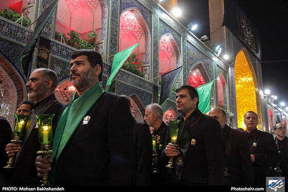 مراسم خطبه خوانی شب عاشورا در حرم مطهر رضوی / عکس: محسن بخشنده / شهرآرا
