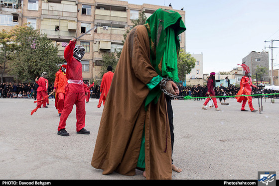 خیمه سوزان ظهر عاشورا در شهرک شهید بهشتی مشهد / عکس: داود بهگام / شهرآرا