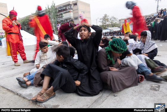 خیمه سوزان ظهر عاشورا در شهرک شهید بهشتی مشهد / عکس: داود بهگام / شهرآرا