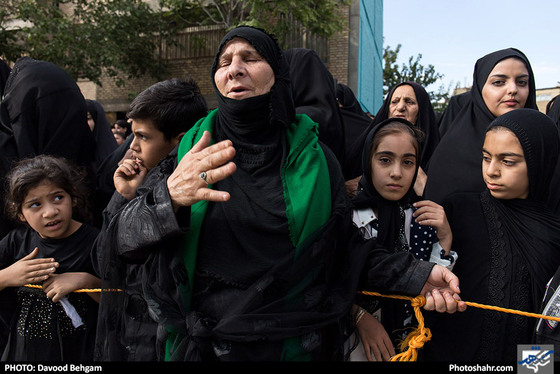 خیمه سوزان ظهر عاشورا در شهرک شهید بهشتی مشهد / عکس: داود بهگام / شهرآرا