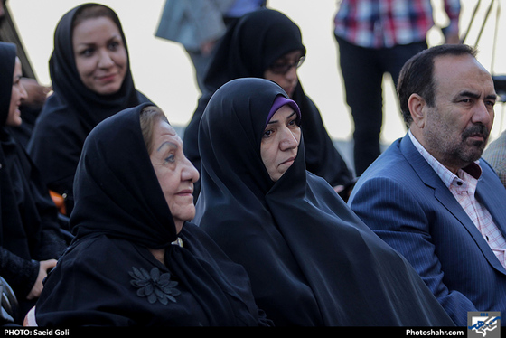 نواختن زنگ مهر در مدرسه استثنایی همیاران صالحه / عکس: محسن بخشنده / شهرآرا