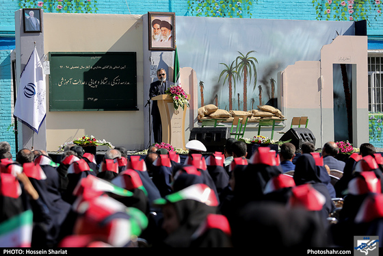 آغاز سال تحصیلی در دبیرستان دخترانه هدی مشهد / عکس: حسین شریعت / شهرآرا