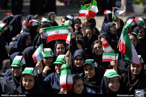 آغاز سال تحصیلی در دبیرستان دخترانه هدی مشهد / عکس: حسین شریعت / شهرآرا