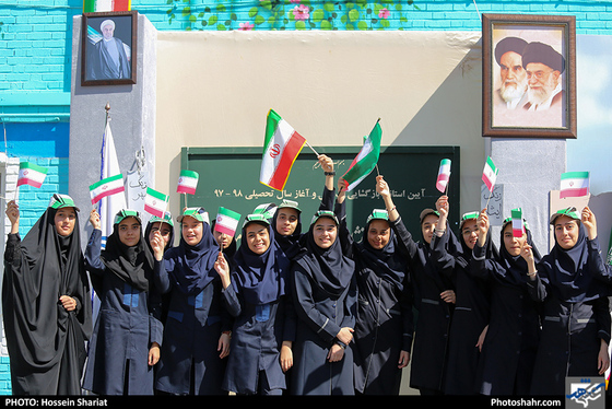 آغاز سال تحصیلی در دبیرستان دخترانه هدی مشهد / عکس: حسین شریعت / شهرآرا
