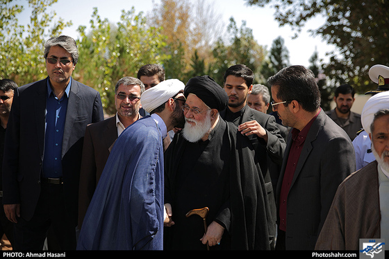 آیین نواختن زنگ اقامه نماز / عکس: احمد حسنی / شهرآرا